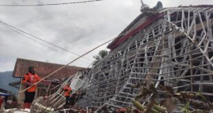 Hari ke-6 Usai Gempa Cianjur, Tim Relawan PKS Masih Bersihkan Reruntuhan – DPW PKS Jawa Barat