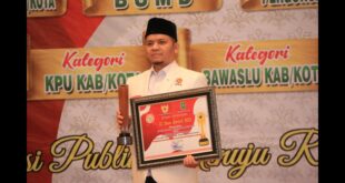 PKS Riau Juara Pertama KI Riau Award 2022 Kategori Parpol