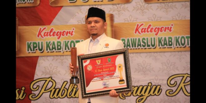 PKS Riau Juara Pertama KI Riau Award 2022 Kategori Parpol