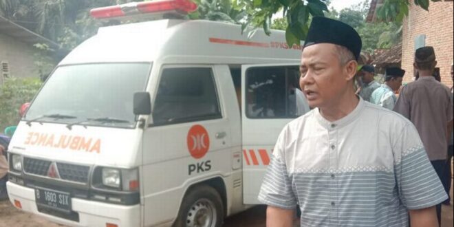 Layani Masyarakat, Ambulans PKS Lampung Timur Jemput Jenazah Korban Kecelakaan di Majalengka