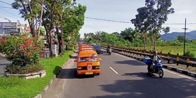 Tumpangi 8 Angkot Orange, Bacaleg PKS Provinsi Sumbar Daftarkan Diri ke KPUD