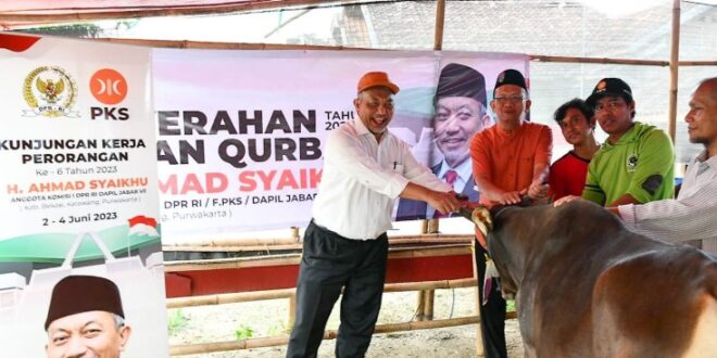 Saat Kunjungan Dapil, Syaikhu Serahkan Hewan Kurban untuk Masyarakat – DPW PKS Jawa Barat