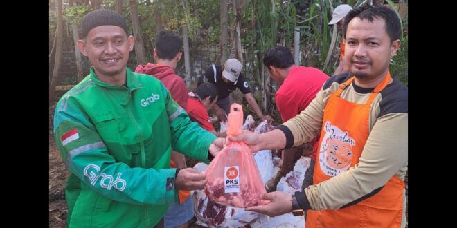 PKS Bogor Utara Tebar Paket Kurban untuk Pekerja Informal