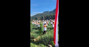 PKS Bersama Petani Peringati HUT ke-78 RI dengan Upacara Unik di Lahan Pertanian Bawang