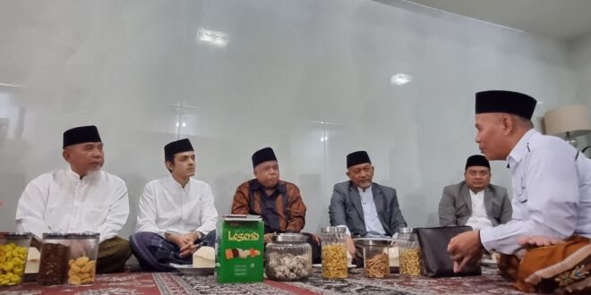 Tak Hanya Diskusi NKRI, Presiden PKS dan Ketua PKS Jatim Ngaji dengan Ketua PWNU KH Marzuki Mustamar