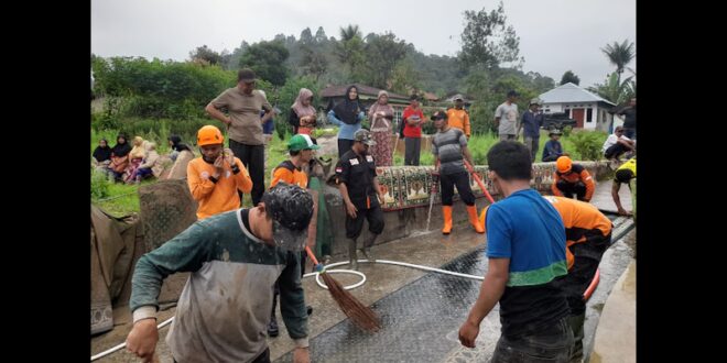 Aksi Kemanusiaan DPD PKS Kabupaten Solok di Tengah Bencana Banjir