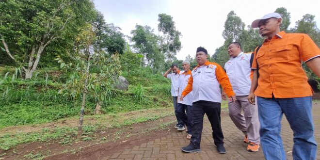 Pimpin Kunjungan ke Kebun Durian, Kang Irwan Dorong Pertanian Modern untuk Tingkatkan Kesejahteraan Petani